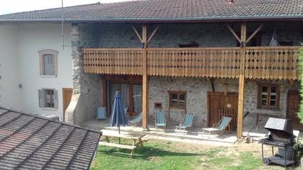 Gîte pour 10 personnes, avec balcon et jardin dans Champoly