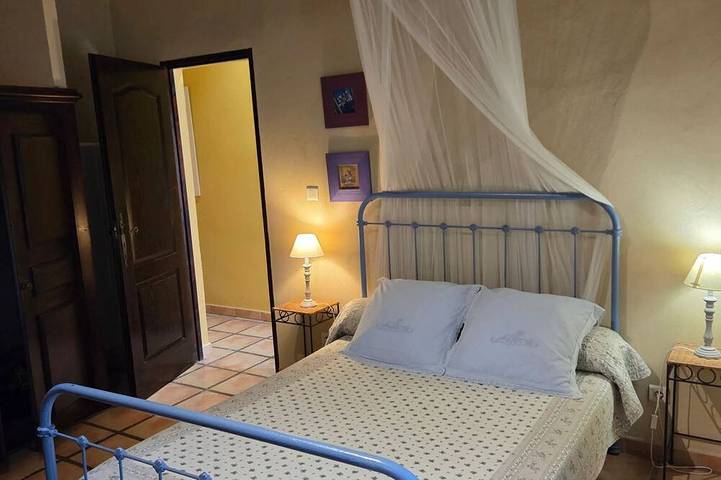Gîte pour 3 personnes, avec Terrasse ainsi que Jardin et Piscine dans Albaron - 2