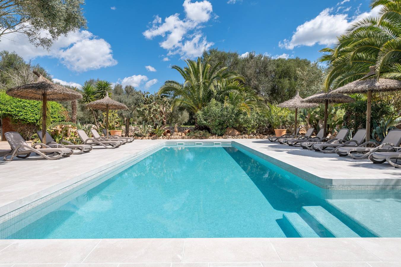 Ferienhaus 'Groc' mit Bergblick, Gemeinschaftspool und Wi-Fi in Costitx, Mallorca Inselmitte