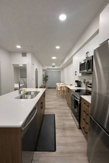 Vacation Rental for 4 Guests in Edmonton, Alberta, Picture 2