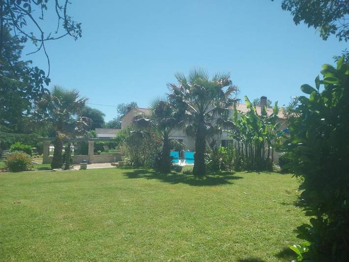 Location de vacances pour 8 personnes, avec piscine ainsi que vue et jardin, adapté aux familles à Saint-Antoine-de-Breuilh - 2