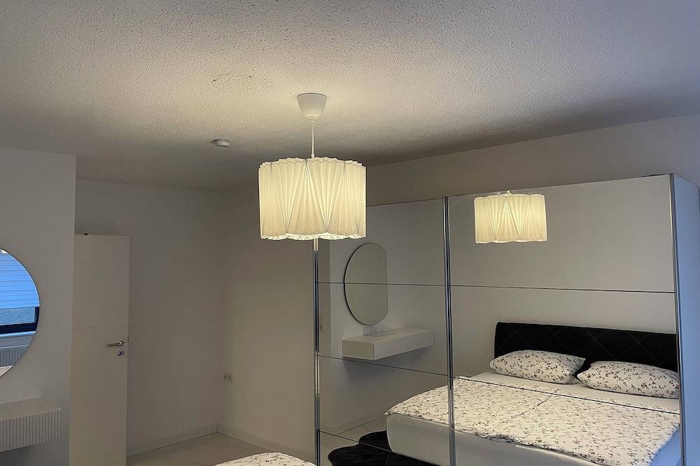 Ganze Wohnung, Zentrales Apartment\nmit Xxl Tv/Wlan,Vollküche & Kamin in Wuppertal, Bergisches Land