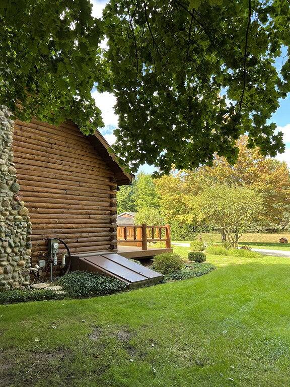 Vacation rental for 12 people, with hot tub and yard, with pets in Lake Huron