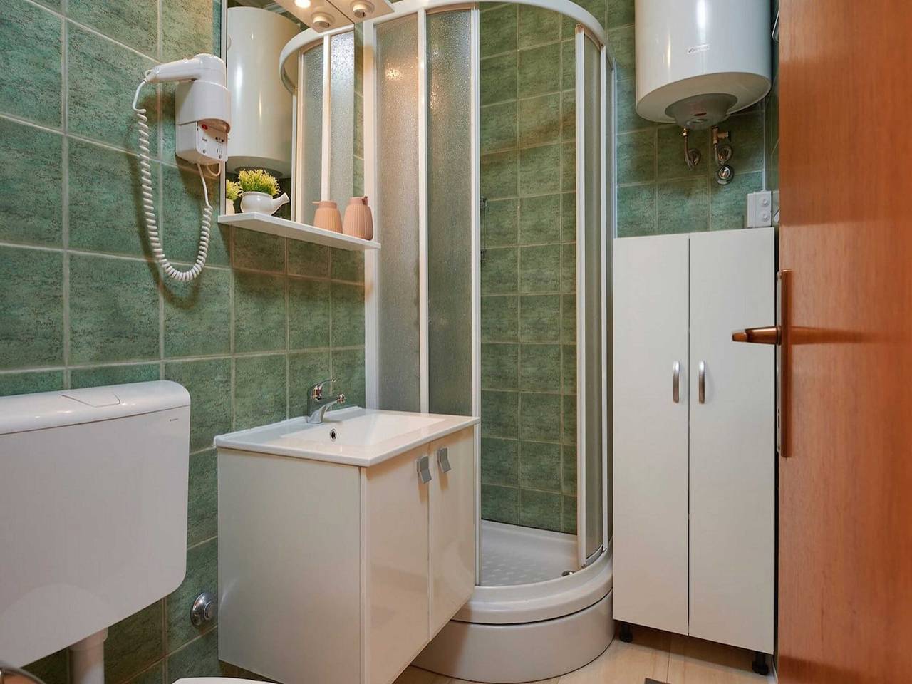 Cijeli apartman, Apartments Vujina - Premium Studio Apartment with Terrace 1 (Petra) in Kaštel Štafilić (Dalmatia), Kastel Stafilic