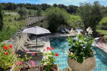 Gîte pour 4 personnes, avec jardin ainsi que vue et piscine, animaux acceptés à Solérieux