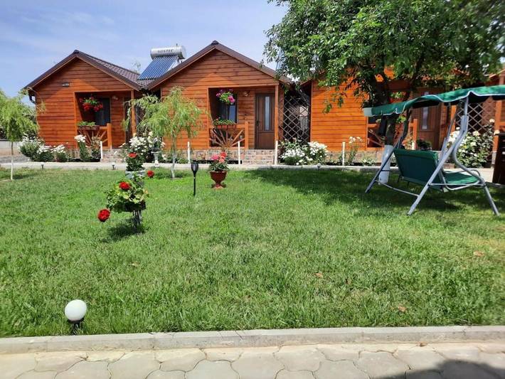 Bungalow für 2 Personen, mit Terrasse und Ausblick sowie Seeblick und Garten in Rumänien - 4