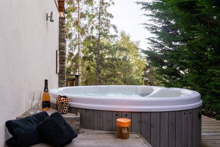 Gîte pour 12 personnes, avec jacuzzi ainsi que jardin et terrasse à Les Angles - 2