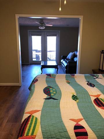 Vacation House for 11 Guests in Lake Martin, Alabama, Picture 4