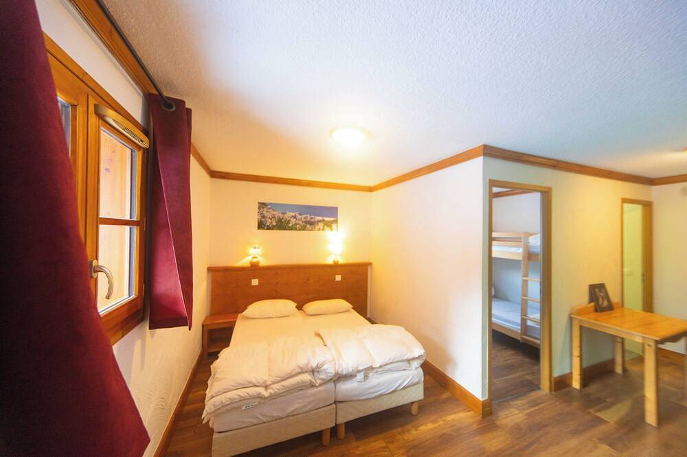 Oz/Alpe d'Huez 110m slopes, up to 21 people, Hammam, en-suite bedrooms in Oz, Écrins National Park