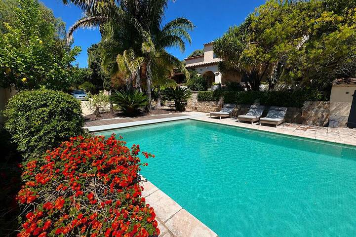 Holiday rental for 14 people, with balcony and garden in Bandol