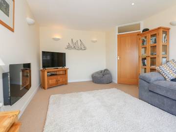 Holiday Home for 6 People in Rhosneigr, Isle of Anglesey, Photo 4