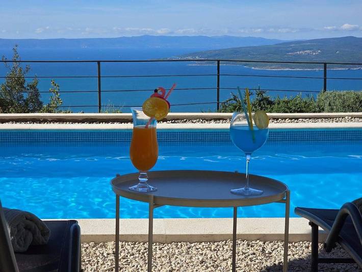 Villa pour 8 personnes, avec piscine ainsi que jardin et vue, animaux acceptés à Promajna - 4