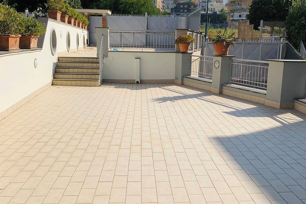 Detached cottage within walking distance of the sea. Ideal for families or several people. in Torre del Greco, Vesuvio National Park