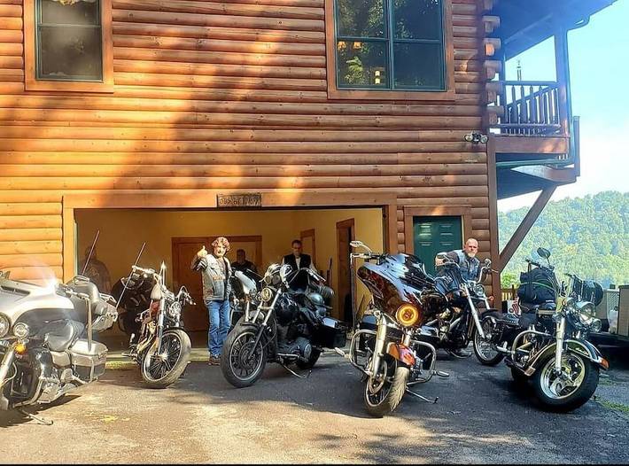 Log cabin for 12 people, with hot tub and balcony in Maggie Valley