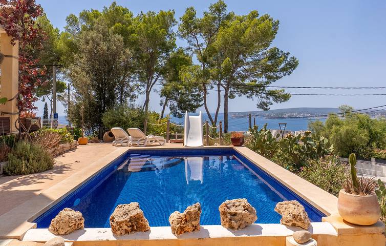 Apartamento con vistas al mar y piscina: a 2 km de la Playa de s'Hostalet in Bendinat, Calvià