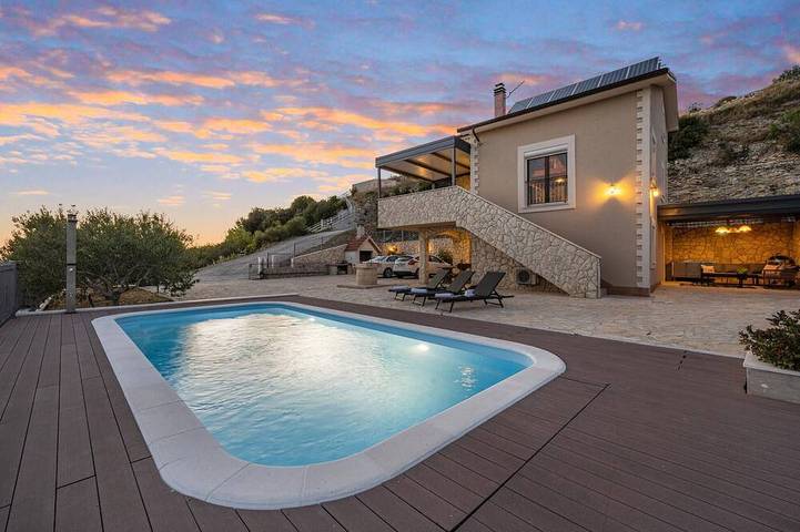 Ferienhaus für 8 Personen in Sibenik