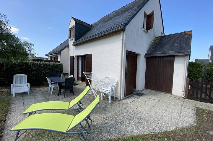 Location de vacances pour 4 personnes, avec piscine et jardin dans Kerhillio