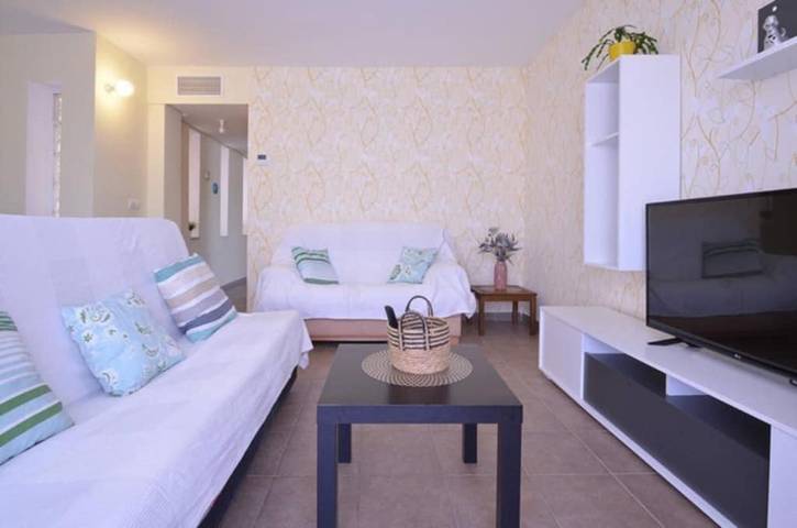 Apartamento para 4 personas, con terraza y piscina, Se admiten mascotas en Retamar