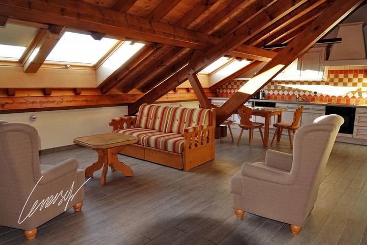 Gîte pour 2 personnes, avec Jacuzzi et Terrasse ainsi que Jardin et Piscine