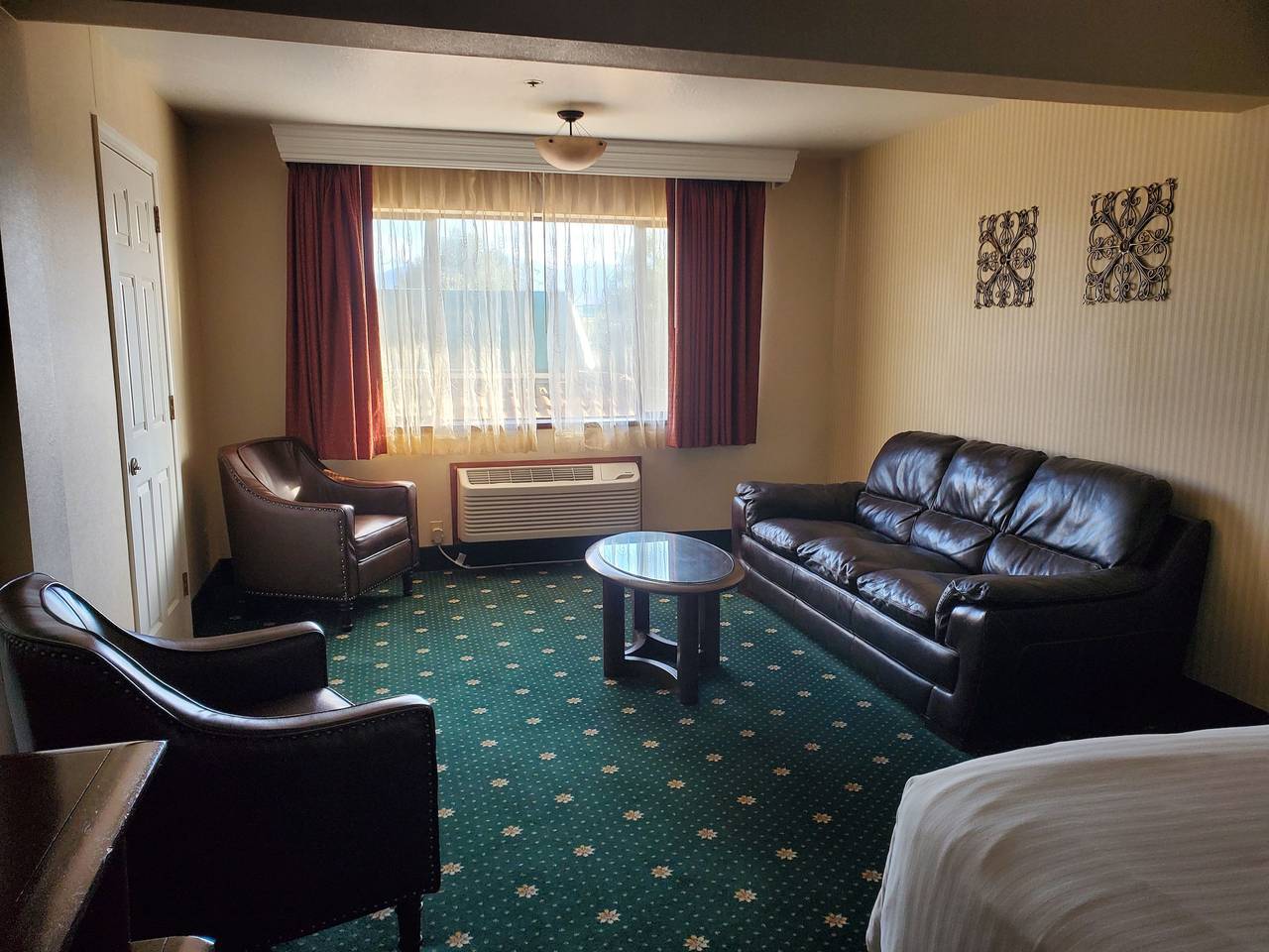 Rogue Regency Inn Medford Airport in Medford, Oregon