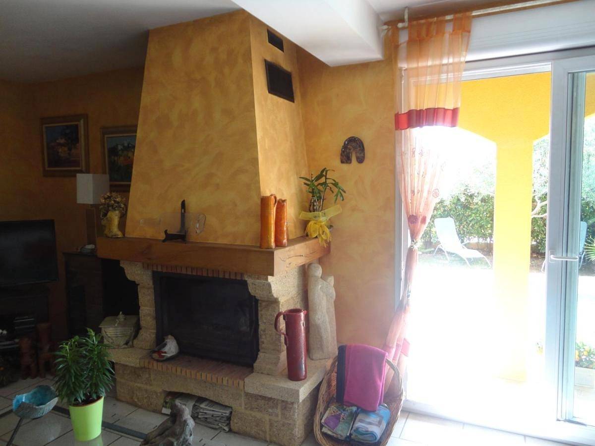 Appartement de vacances entier, Deux Chambres chez l'habitant dans Villa de Charme avec Piscine et Proche Mer in Cuers, Côte méditerranéenne (France)