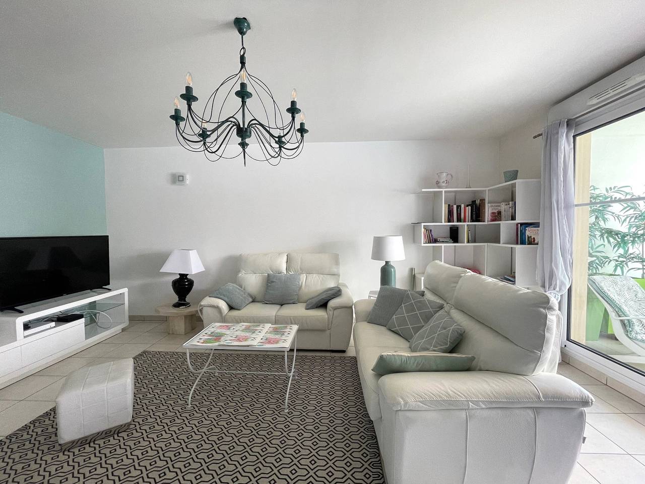 Entire apartment, Charming 2-Bedroom Apartment in Arcachon Center, Wi-Fi, Near Beach and Shops in Arcachon, Arcachon region