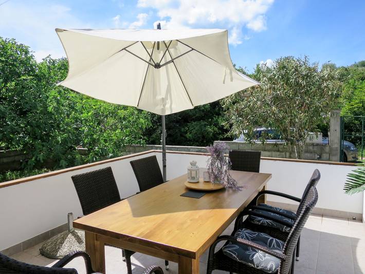 Bungalow für 4 Personen, mit Terrasse und Garten in Dalmatien - 2