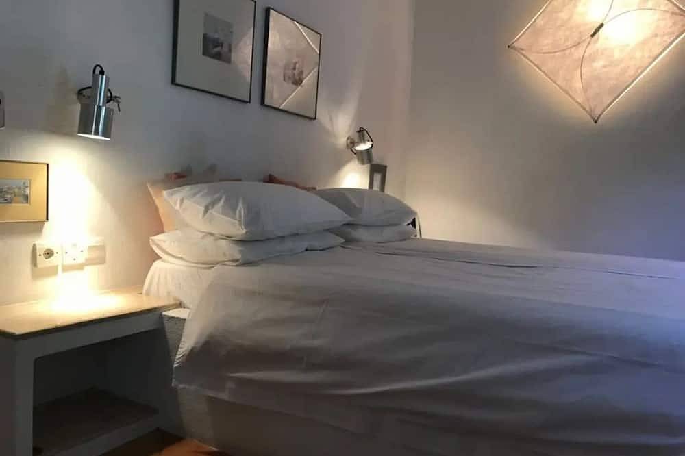 Family 3 Bedroom Villa in Trebelúger with private garden and pool in Es Castell, Menorca