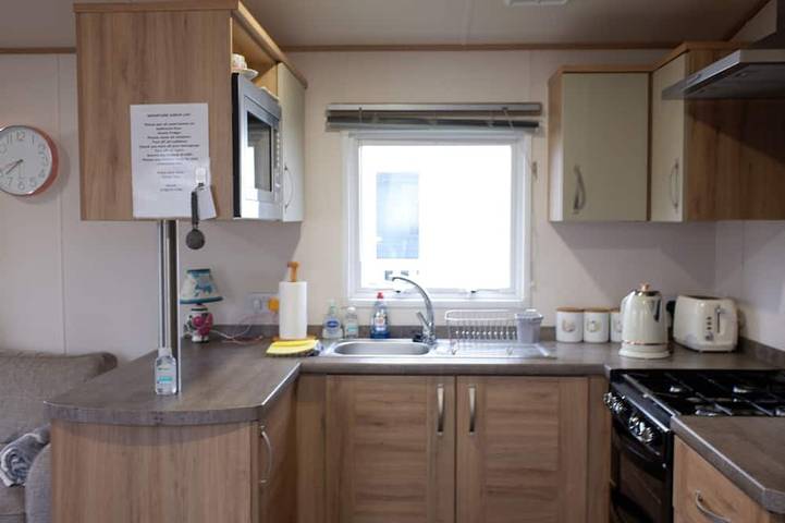 Excellent caravan 4 birth sleeps 6 Tranquil site in Mersea Island, Colchester