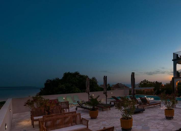 Gîte pour 2 personnes, avec vue ainsi que balcon et piscine, adapté aux familles à Split - 4