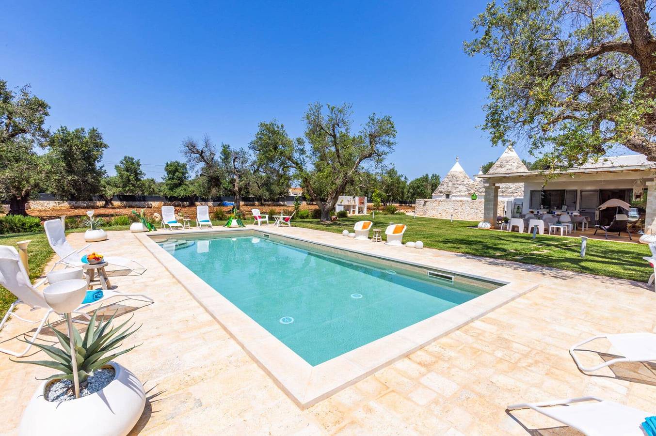 Villa Quattro e Cinque by Villa Plus in San Michele Salentino, Salento