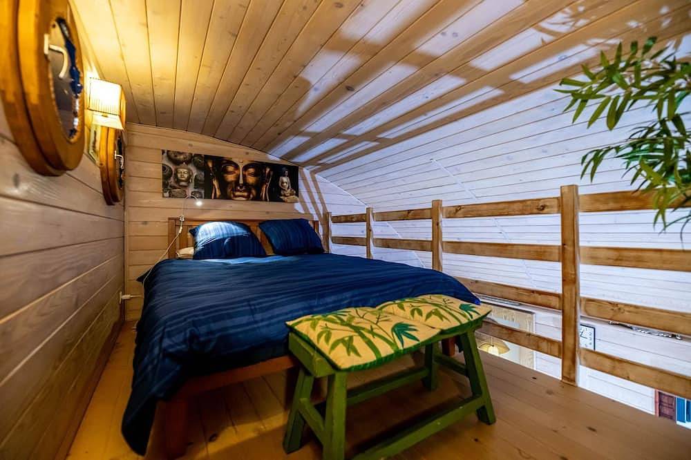 Chalet Dolce Vita (2 personnes) Acces A L'Espace Welness avec piscine , jacuzzi , sauna , hammam possible en supplément sur réservation selon disponibilités 2 heures. A Reserver Sur Le Site lagrangeaucorps.com. in Gussignies, Avesnes-sur-Helpe