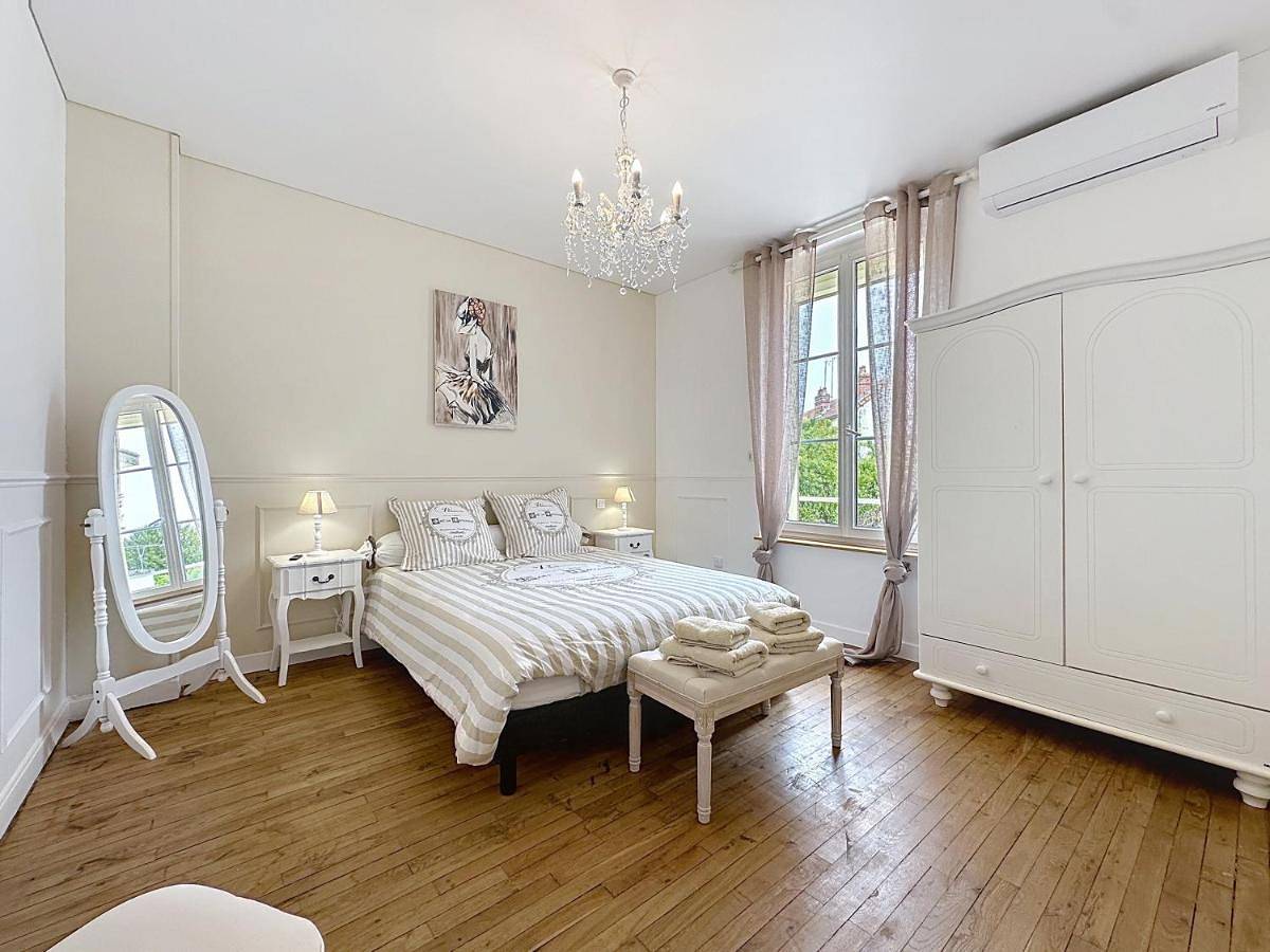 Charmante maison 2 chambres avec cour et jardin in Sainte-Savine, Aube