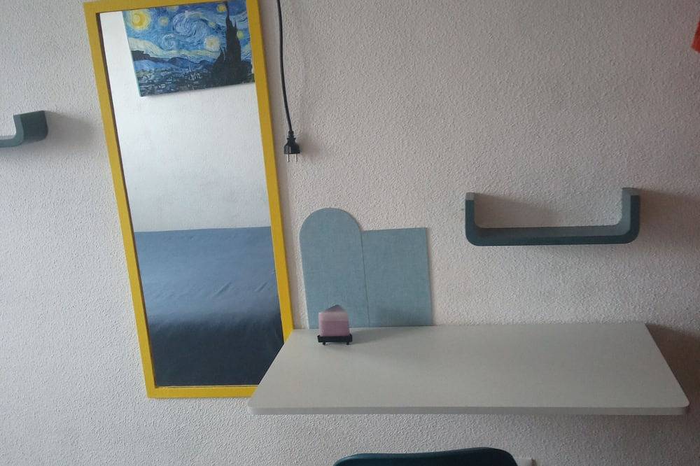 Ganze Wohnung, Room and bathroom for private use in Parla, Madrid Province