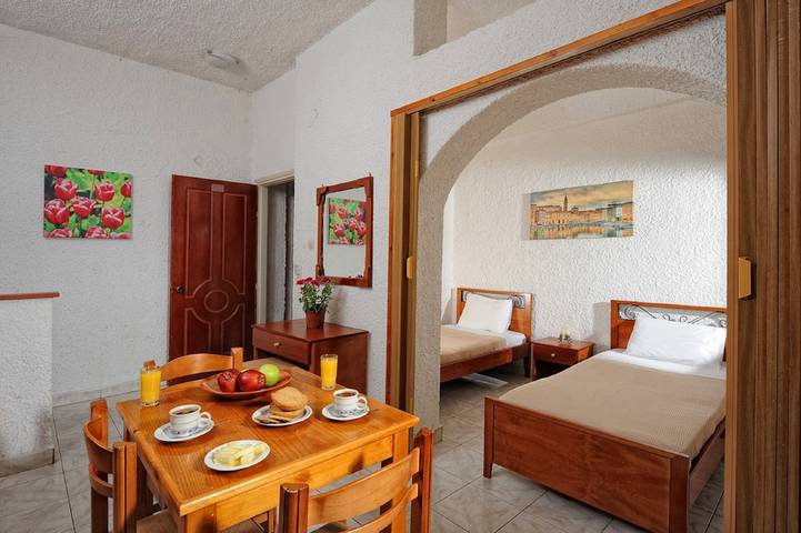 Gîte pour 5 personnes, avec Terrasse et Vue à Chersónissos - 2