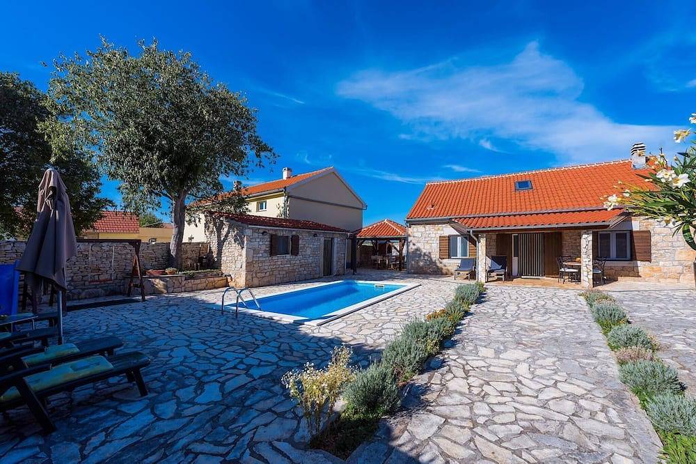 Landhaus Gluić - mit Außenpool in Dalmatinisches Zagora