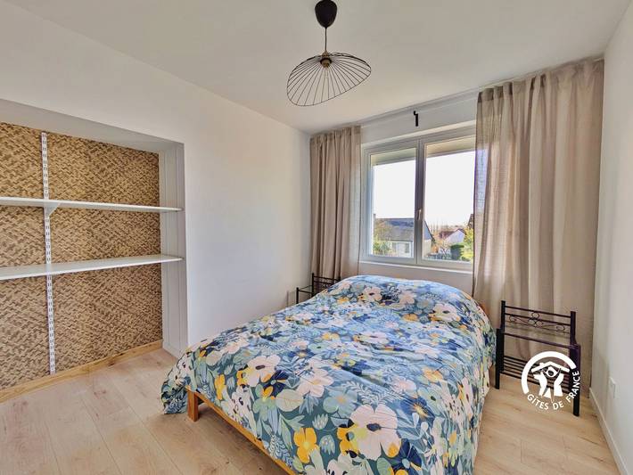 Gîte pour 5 personnes, avec jardin dans Sainte-Suzanne-et-Chammes - 3