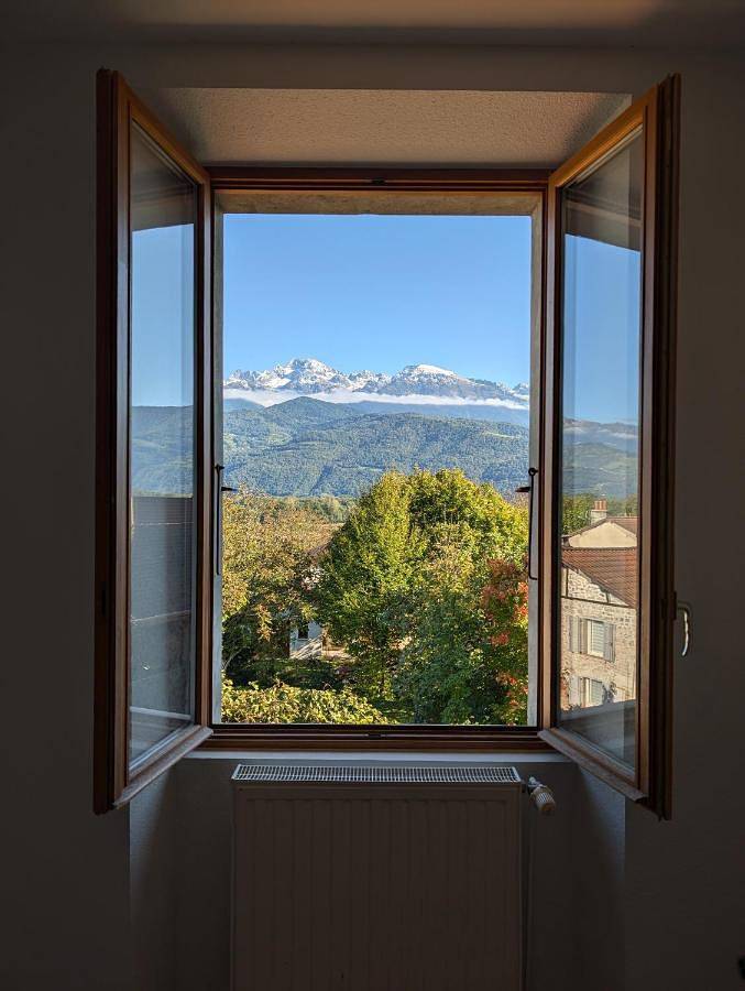 Appartement entier, Two-Bedroom Apartment with Mountain View in Montbonnot-Saint-Martin, Isère
