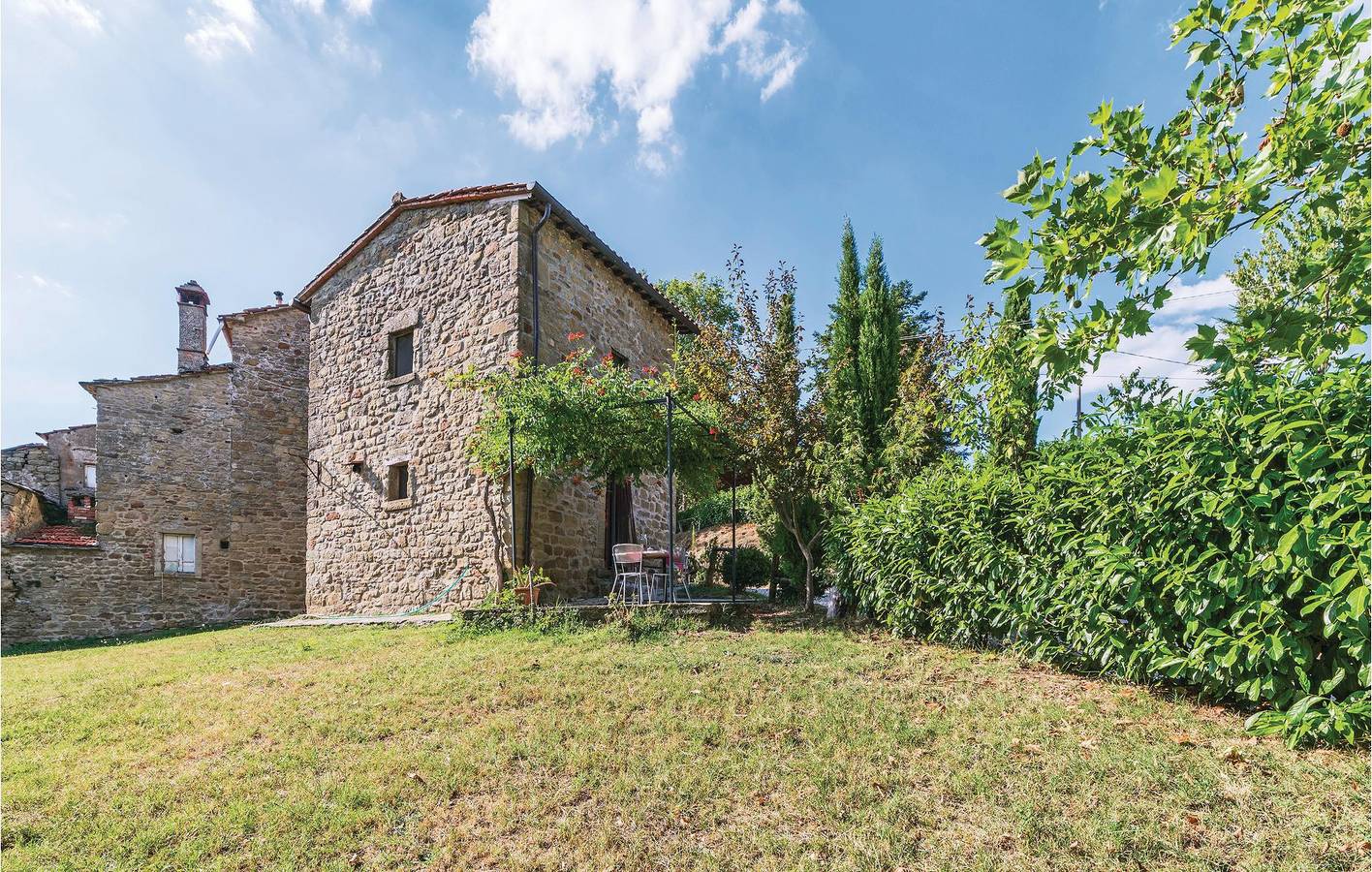 Oasi sul fiume: WiFi, piscina, parcheggio e giardino in Provincia di Arezzo