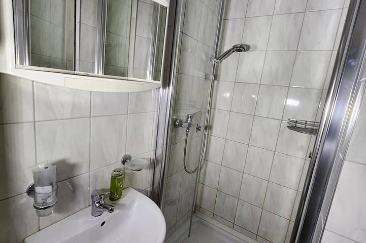 Basic Zweibettzimmer mit Eigenem Bad in Rastatt, Nordschwarzwald