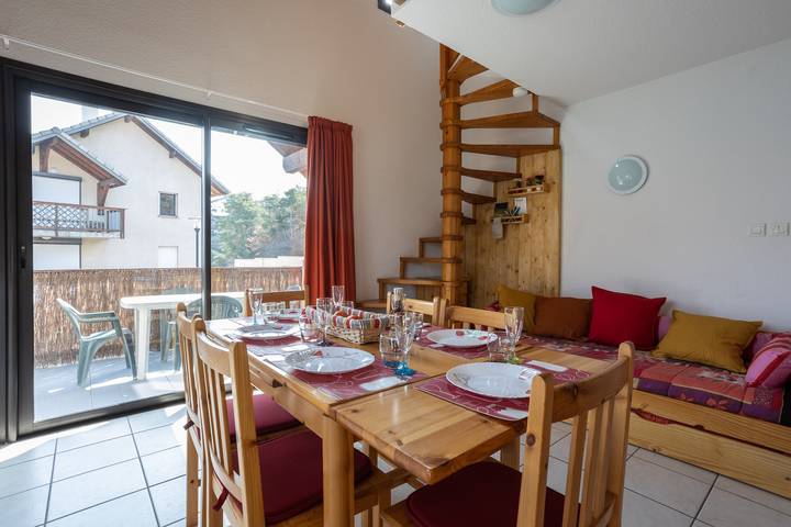 Gîte pour 6 personnes, avec terrasse dans Lac de Serre-Ponçon - 4