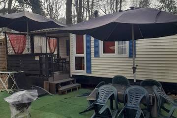 Camping pour 6 personnes, avec terrasse ainsi que piscine et jardin, animaux acceptés dans Essonne