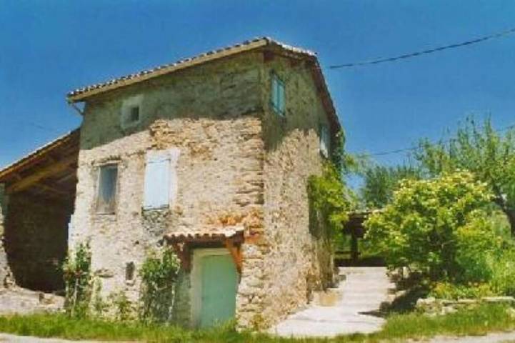 Gîte pour 4 personnes, avec terrasse et jardin, animaux acceptés à Clumanc