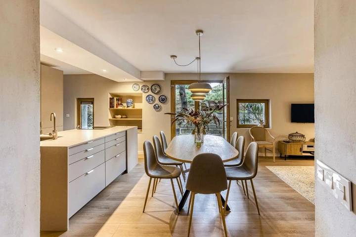 Location de vacances pour 8 personnes, avec Balcon ainsi que Terrasse et Jardin à Espolla