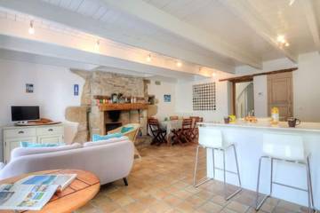 Gîte pour 6 personnes, avec terrasse dans Kerhostin