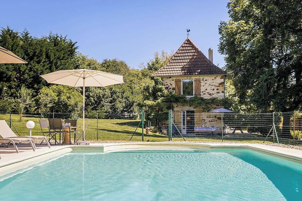 Casalle, une maison confortable in Montcléra, Quercy