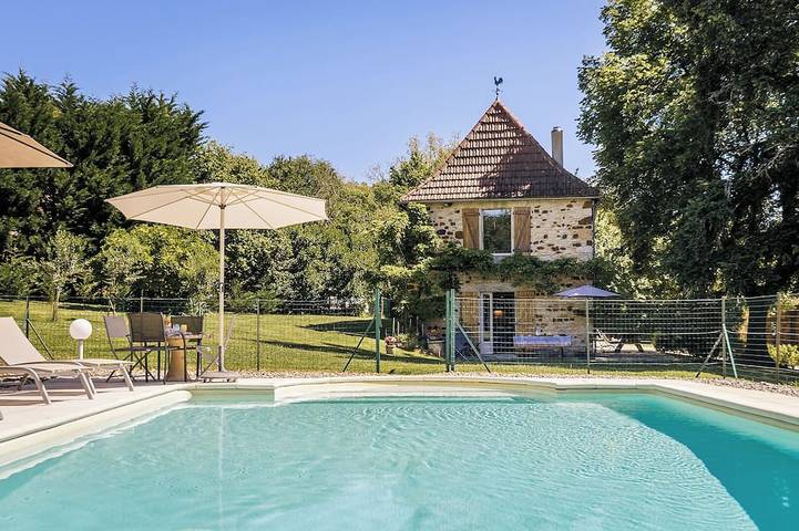 Gîte pour 6 personnes, avec jardin, animaux acceptés à Montcléra