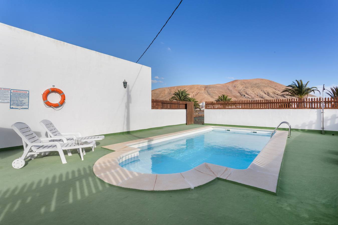 Entire apartment, Vacation Apartment 'Escanfraga 1' with Shared Pool, Private Terrace and Wi-Fi in Villaverde, La Oliva