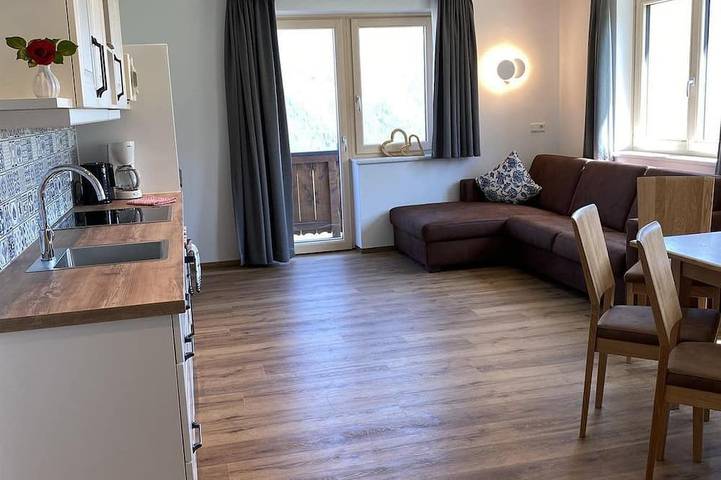 Alojamiento y desayuno para 8 personas, con sauna además de jardín y balcón - 1