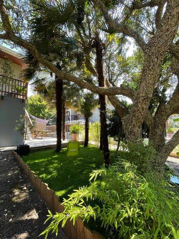 Gîte pour 4 personnes, avec vue et jardin, adapté aux familles dans Plage Naturistes